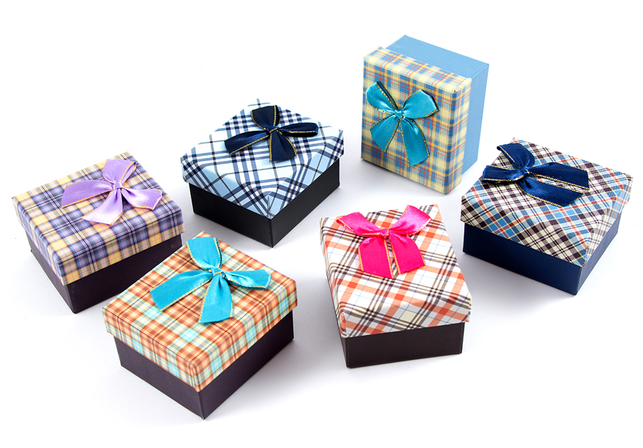 Купить красивые коробку. Подарочная коробочка. Коробочка для подарка. Красивые коробочки для подарков. Картонные подарочные коробки.