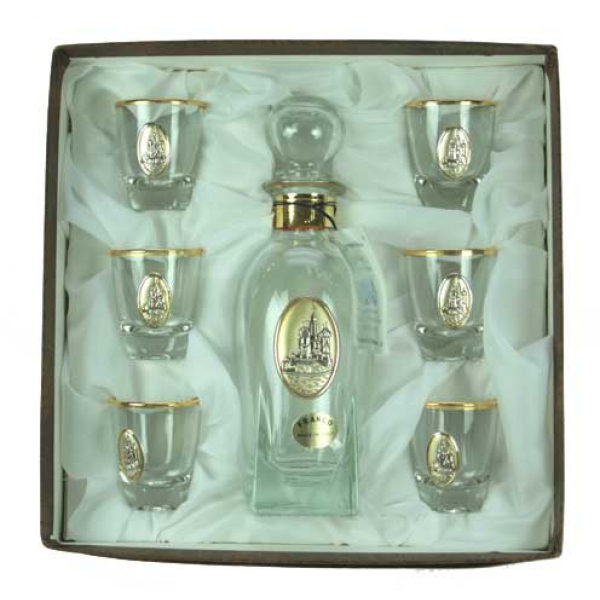 Подарочный набор ликеров. Подарочный набор для ликера. Подарочные наборы с кедровыми шишками. Подарочные корзины с ликером. Егермейстер набор с флягой.